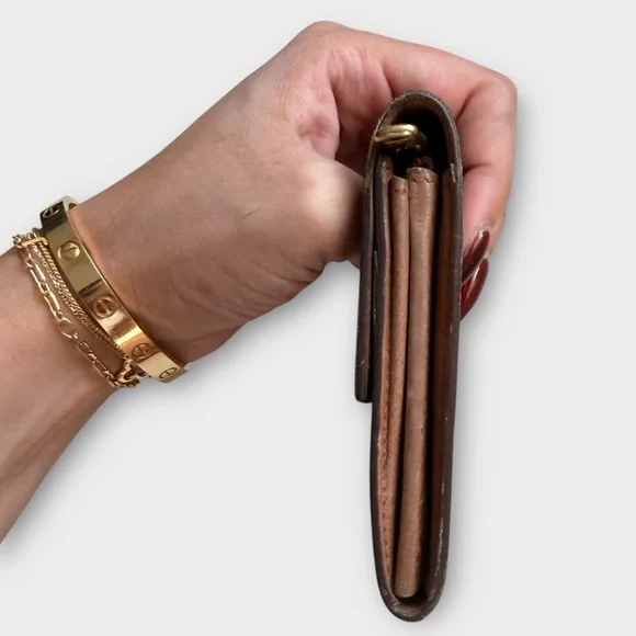 Louis Vuitton Sarah Wallet Monogram Canvas – Classic Bifold - Picture 9 of 12